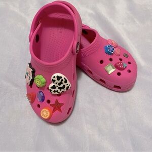 Crocs girls classic pink with charms